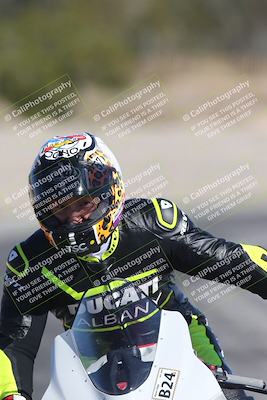 media/Oct-30-2025-Racers Edge (Thu) [[dabbdaf680]]/3-B Group/Session 2 Turn 2/